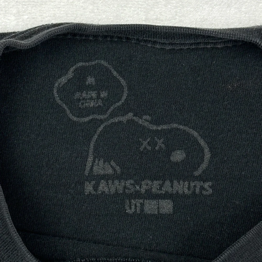 VTG Single Stich Uniqlo KAWS Peanuts Snoopy Skateboard T-Shirt Mens Medium Black